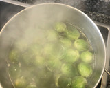 Foto del paso 1 de la receta: Coles de Bruselas con lomo a la soja