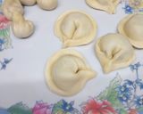 A picture of step 5 of Duck shape samosa.