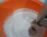 Foto langkah ke 2 dari resep Bolu Kukus Mekar Merah Putih.