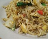 Foto langkah ke 5 dari resep Indomie goreng ala rumahan.