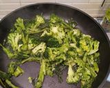 Foto del passaggio 2 della ricetta Lasagne con cime di rapa, broccoli e caciotta bavarese