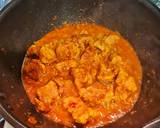 ผัดเผ็ดกระดูกหมูอ่อน🐷 (พริกแกงเหลืองใต้ + พริกแกงเผ็ดแดง🌶) วิธีทำสูตร 2 รูป