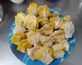 Hình bước làm 2 của món Hoành thánh luộc