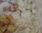 A picture of step 1 of Yakhni Pulao 🍱🍱🍱.