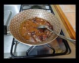 Foto del paso 2 de la receta: Bizcocho de chapulines caramelizados con crema de nicuatole