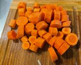 Une image de l'étape 10 de Rôti de porc mariné aux carottes et herbes aromatiques.