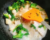 รูปขั้นตอนการทำที่ 3 ของ ลิงกิวเน่ผัดอกไก่บล็อคโคลี่ เฮงเฮงเฮง