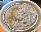 Hình bước làm 5 của món Miến Nấu Tôm Nấm và Rong Biển Wakame