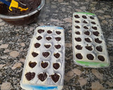 Foto del paso 5 de la receta: Bombones de chocolate blanco con relleno de ganache de naranja