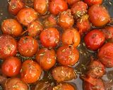 Foto del paso 3 de la receta: Tomatitos Cherrys confitados en sartén (ideales para guarnición)