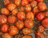 Foto del paso 3 de la receta: Tomatitos Cherrys confitados en sartén (ideales para guarnición)