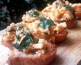 รูปขั้นตอนการทำที่ 3 ของ ไข่คนใบอ่อมแซ่บ Chinese Violets Scrambled eggs on Toast