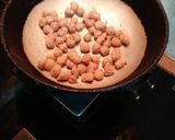 A picture of step 1 of Soya Makhana curry.