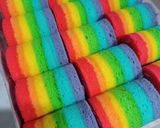 Foto langkah ke 5 dari resep Mini Roll Rainbow Cake.