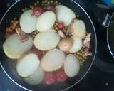 Foto del paso 7 de la receta: Huevos a la flamenca con chorizo y chicharrones