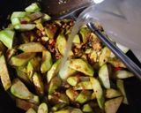 Foto langkah ke 4 dari resep Tumis Terong Hijau Ayam dan Tauco.