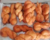 Foto langkah ke 6 dari resep Kkwabaegi korean twisted doughnuts.