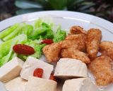 Foto langkah ke 5 dari resep Sup Ikan Gabus Goreng.