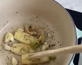 A picture of step 3 of Casseroled Prawns With Glass Noodles.