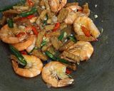 Foto langkah ke 5 dari resep Tumis Udang Simple.