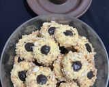 Foto langkah ke 5 dari resep Peanut Choco Thumbprint Cookies.