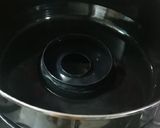 Foto langkah ke 4 dari resep Bolu keju coklat panggang tanpa oven.