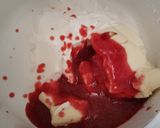 Foto langkah ke 2 dari resep Strawberry Cheese Delight.
