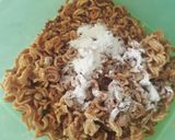 Foto langkah ke 2 dari resep Indomie Goreng Kriuk.