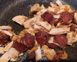 Foto del paso 3 de la receta: Revueltito de chorizo, cheddar, atún y pavo