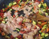 Foto del paso 2 de la receta Couscous integral con pollo y verduras con toque de curry y coco