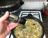 Foto del paso 5 de la receta: Setas salteadas con ajetes tiernos y solomillo de pechuga de pollo