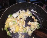 Foto langkah ke 2 dari resep Telur Kecap Keju Pedas.