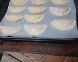 Foto del paso 7 de la receta: Empanadillas de cerdo con aceitunas negras y huevo duro