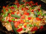 Курятина з овочами під соусом каррі