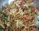 A picture of step 4 of Chinese bhel.