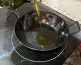 Foto del paso 3 de la receta: Setas de cultivo a ajillo con jamón y salsa con huevo poché