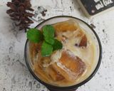 Foto langkah ke 4 dari resep Milk Tea Coffee Cubes.