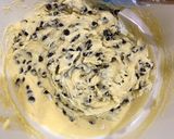 Foto langkah ke 3 dari resep Vanilla Choco Chip Cookies.