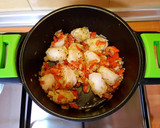 Foto del paso 4 de la receta: Patatas guisadas con merluza