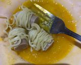 Foto langkah ke 4 dari resep Mie Sosis Lilit.