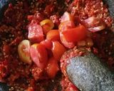 Foto langkah ke 1 dari resep Sambal goreng tomat.