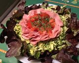 Une image de l'étape 10 de Salade de feuille de chêne aux tomates, courgettes et mortadelle de Bologne.
