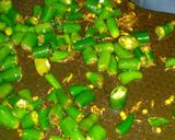 A picture of step 2 of Hari Mirchi Tipore.