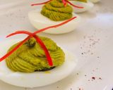 Foto del paso 3 de la receta: Huevo relleno con palta o aguacate 🥑