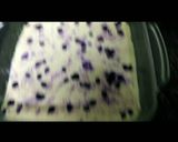 A picture of step 4 of Blueberry ice cream sandesh.