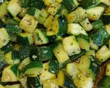 Foto del passaggio 2 della ricetta Cous cous alla curcuma con zucchine tonno e limone