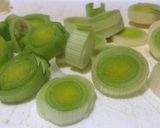 Foto del paso 1 de la receta: Sopa de ajo porro