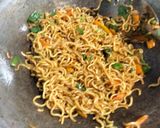 Foto langkah ke 5 dari resep Mie goreng.