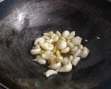 A picture of step 2 of Lehsun ki chutney (Rajasthani style)/ garlic chutney.