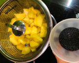 Hình bước làm 1 của món Bánh khoai lang chiên phủ vừng đen